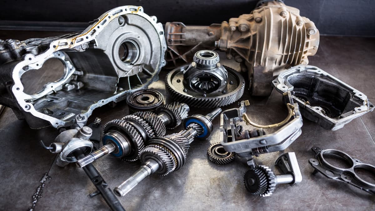 What's the Difference Between OEM and Aftermarket Land Rover Parts?